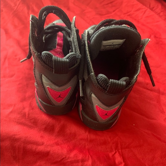 SOLD‼️Black and pink Jordan fights - Picture 2 of 6